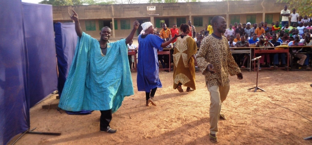 La troupe théâtrale a été bien appréciée par les jeunes de Saponé