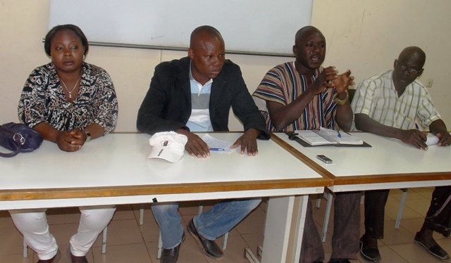 Jean Bila, de Africa electoral libre (en noir), aux cotés de Pascal Zaida, secrétaire exécutif du mouvement populaire des jeunes(MPJ)