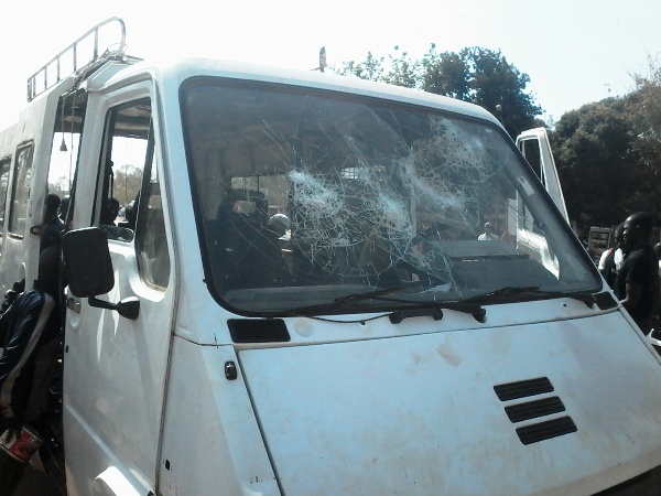 Le véhicule du Balai Citoyen a essuyé le courroux des commerçants