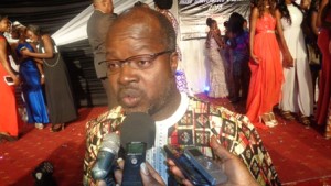 Honoré Bembara, promotteur de miss universités