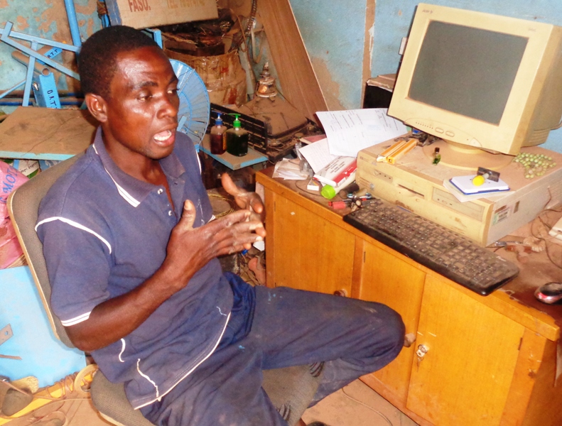 Kushiator Newlove Kwaku dit Providence dans son bureau BRTT © Burkina24