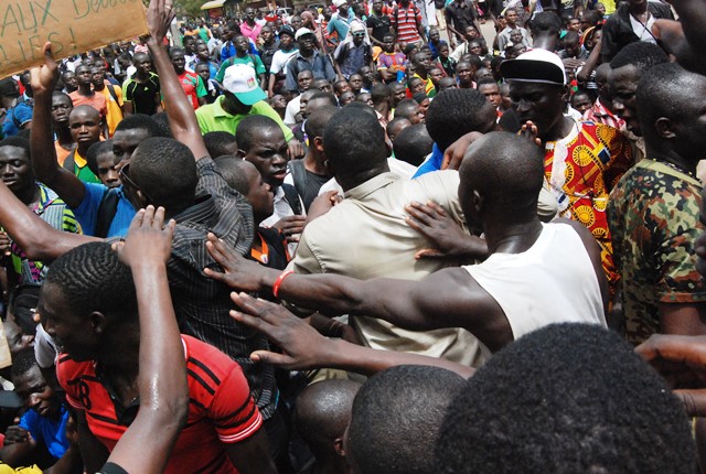 C'est devant le ministère des enseignements secondaire et supérieur que les étudiants ont livré leur message © Burkina24