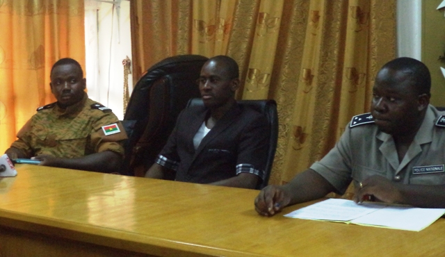 Le Capitaine Modeste Gyengani et le Commissaire Bonswendé Sankara.
