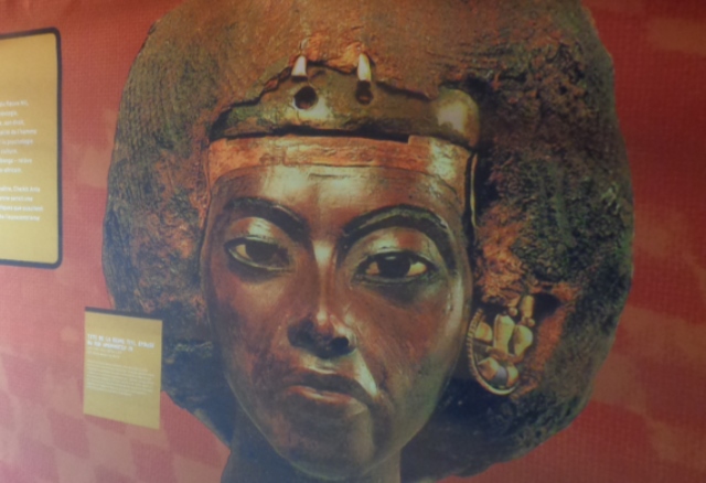 Tête de la Reine Tiyi, épouse du Roi Amenhotep II vers 1386-vers 1349 av.JC, conservé au Neues Museum de Berlin en Allemagne