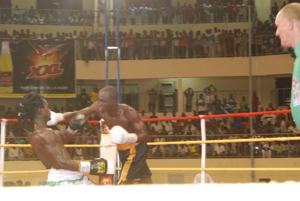 Alexis Kabore dit Yoyo (droite) a donné des coups précis à son adversaire Fatiou