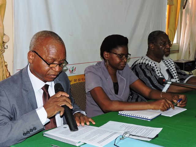 Yongo Nignan (g.) PCA du SPONG, a souhaité que les organisations de la société civile reviennent à leur rôle premier après la transition