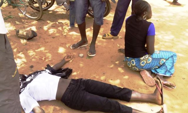Cette candidate s'est évanouié suite à son échec  © Burkina24