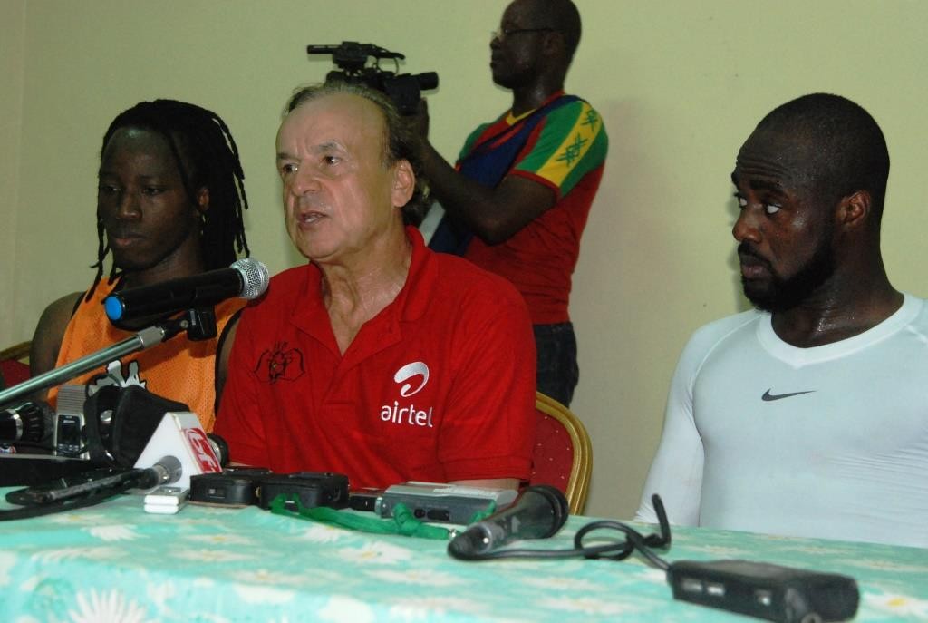Le sélectionneur Gernot Rohr (centre) a reconnu que le match était difficile