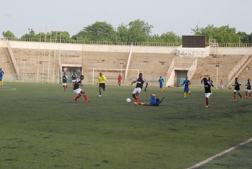 Fabao Foot (noir et blanc) ont été plus actifs en deuxième mi-temps