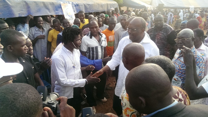 Rasta dit avoir rassuré Rock de leur soutien indéfectible.