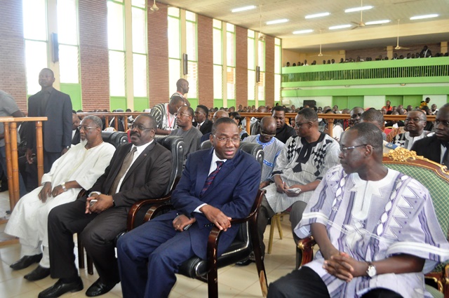 De la gauche à droite, le président de la Cour Constitutionnelle, le vice-président du CNT, et le premier ministre Yacouba Isaac Zida © Le Quotidien
