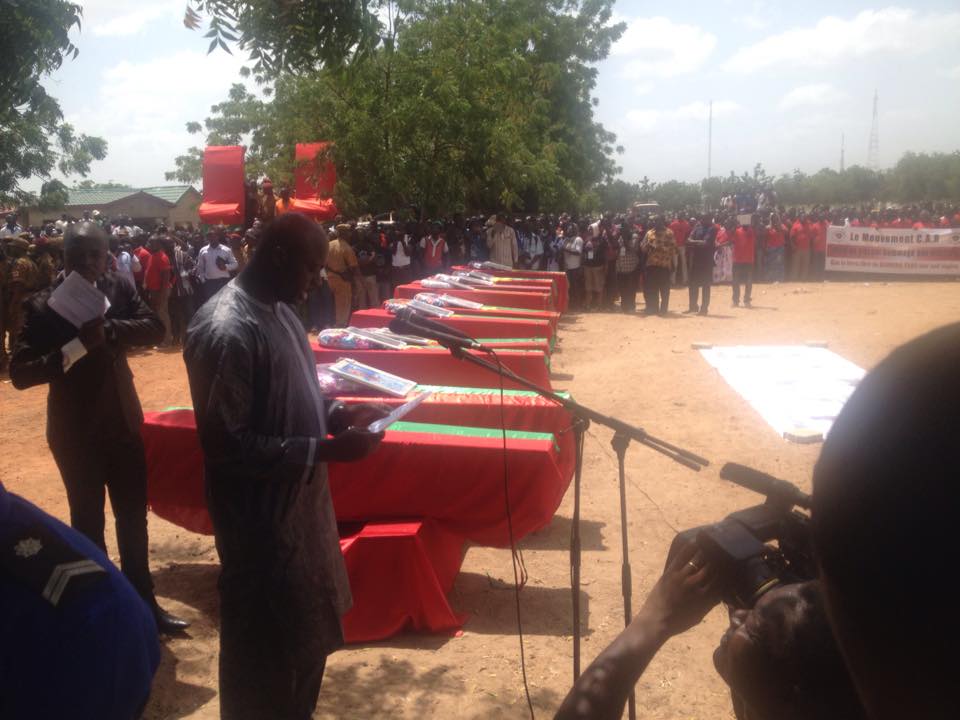 Le ministre de la communication prononçant l'oraison funèbre © Burkina24 