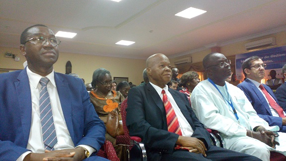 La CODEL ne publiera pas les résultats avant la CENI, selon Me Halidou Ouédraogo (2e à partir de la gauche)