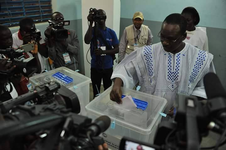 Isaac Zida s'acquittant de son devoir 
