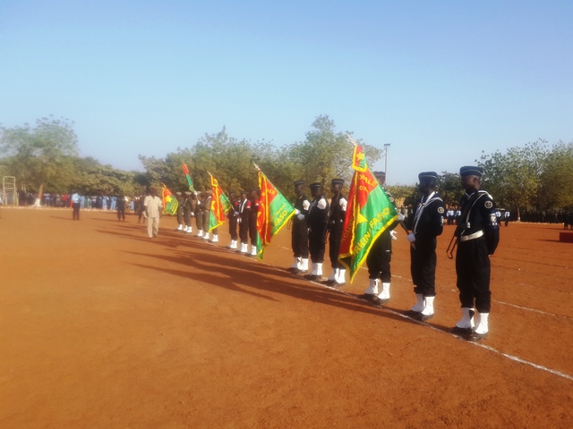 Les étendards des différentes unités de la Police Nationale au début de la cérémonie. 