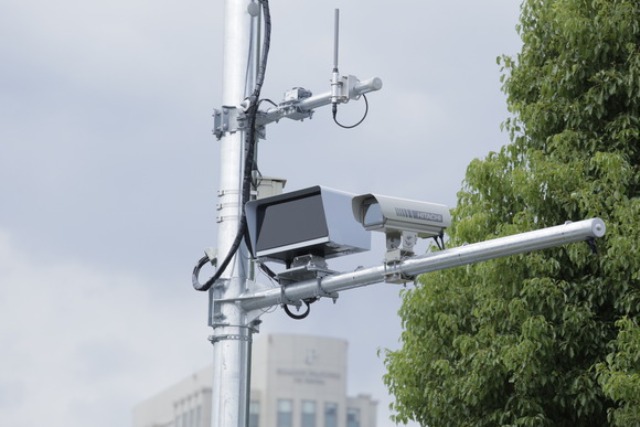 Un système ITS installé à une intersection au Japon.