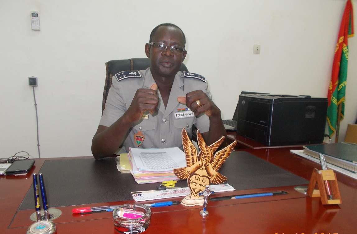 1)Le Directeur régional de la police, Franck Elvis Compaoré, appelle la population à la vigilance et à signaler tout comportement suspect 