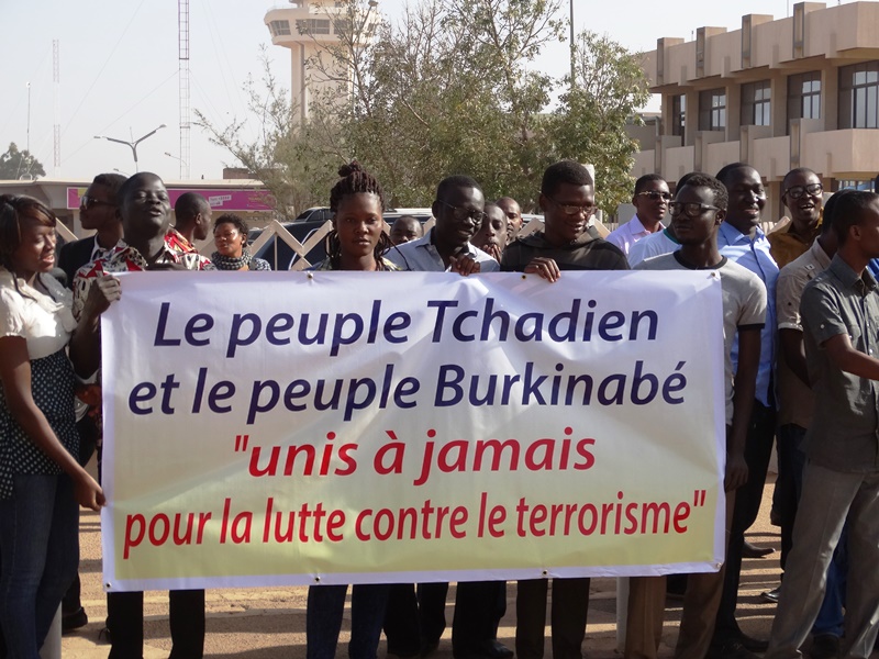 Les Tchadiens vivants au Burkina sont venus accueillir le Président Débi Itno avec des messages de soutien au peuple burkinabè.