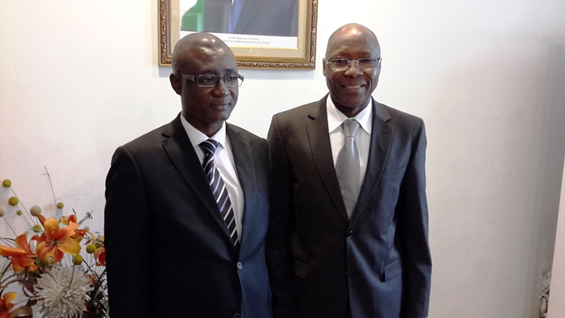 Le nouveau conseiller Oumaro Ouédraogo avec à sa gauche le DG adjoint des Douanes ivoiriennes, le Colonel Pierre A. Da. 