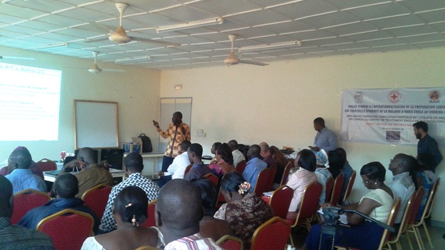 Le Docteur Issaka Yaméogo lors de sa communication