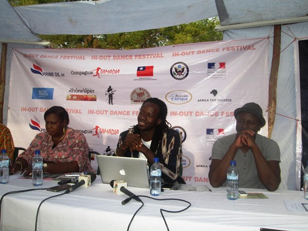 Le promoteur, Aguibou Sanou (au milieu)