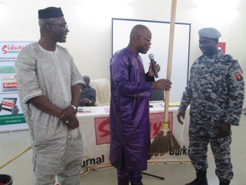 Des matériels de nettoyage d’une valeur de 2 millions de F CFA pour soutenir la prison.