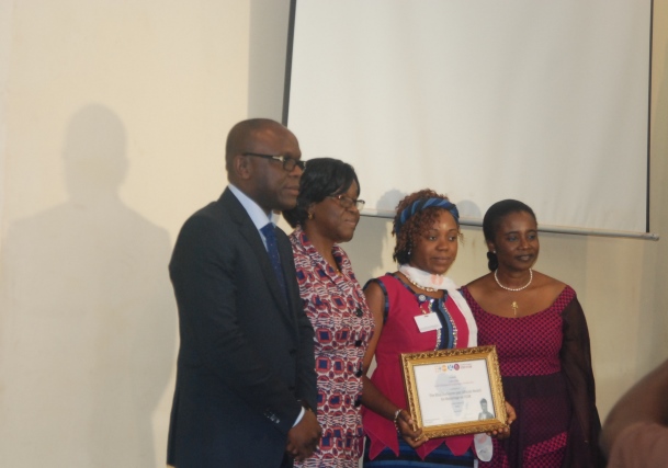 La lauréate du prix sur les MGF