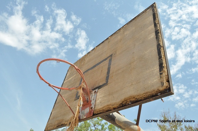 Ce panier du plateau de l'UFR SVT n'est plus aux normes
