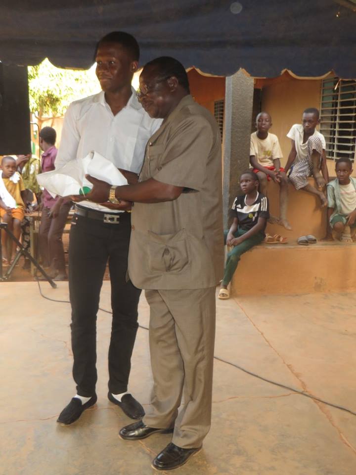 Nikiéma Alex du Complexe scolaire « Aurore » remporte pour la deuxième fois consécutive le prix principal