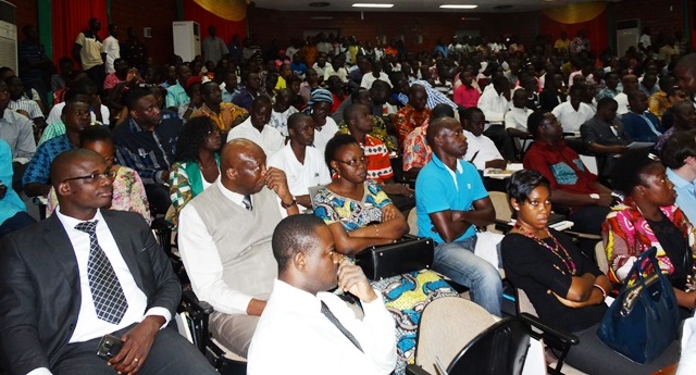 Le public venu prendre part à la projection des résultats du sondage sur les 100 jours du Président Kaboré