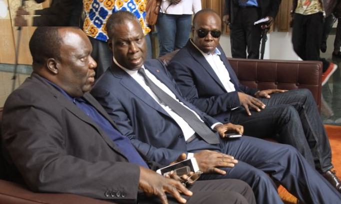Le représentant du gouvernement congolais (à gauche), le ministre ivoirien de la culture (au centre), Bandaman Maurice Kouakou et l'organisateur du Femua, A'Salfo du groupe Magic System (à droite) (Crédit: Abidjan.net)