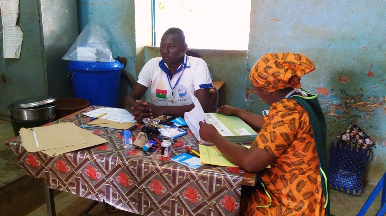 Le Président de bureau de vote 2 de l'école Centre, Jonas Zida parle d'une participation timide des électeurs
