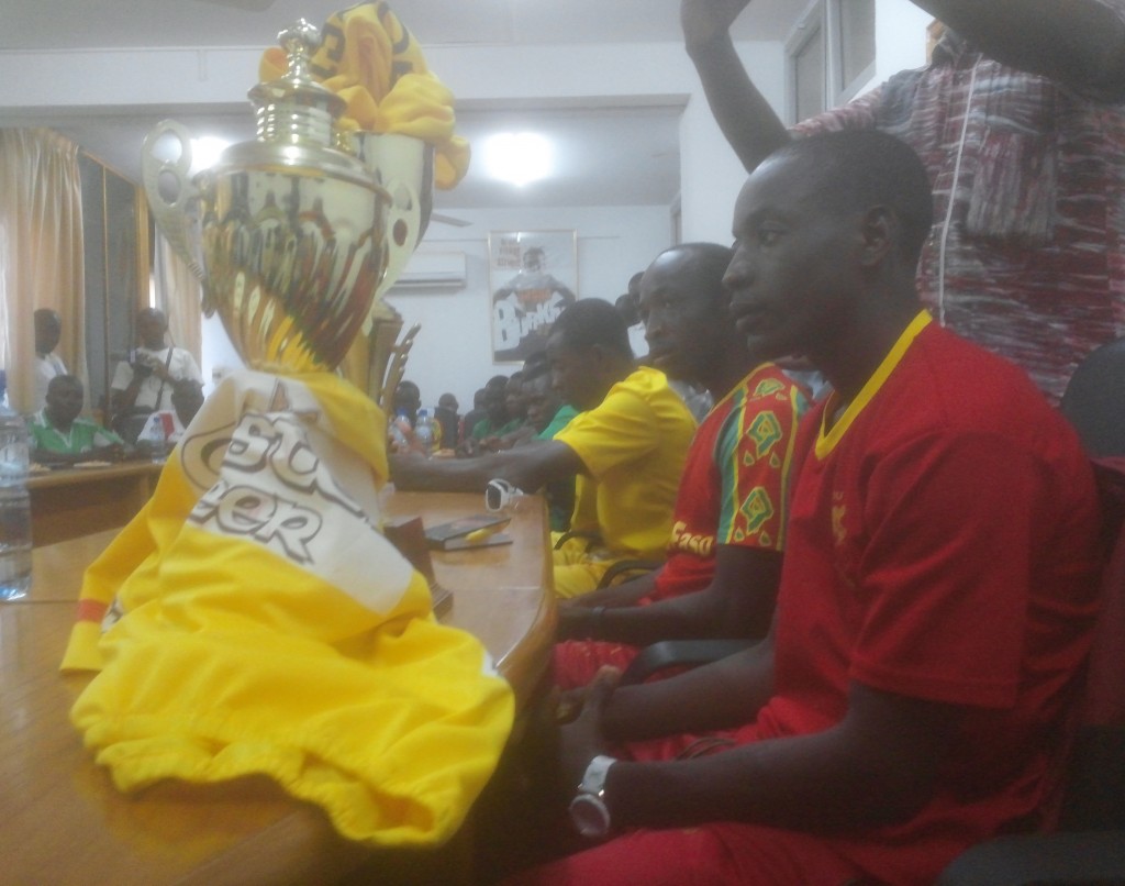 Mathias Sorgho (1er plan) est la nouvelle étoile montante de la petite reine au Burkina Faso