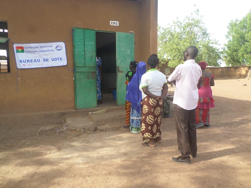 ce n’est pas la grande affluence devant les bureaux de vote