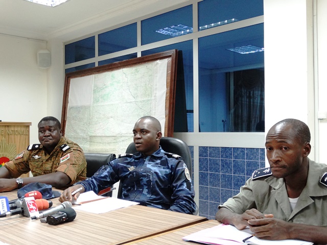 Le commandant Evrad Somda (au milieu) a fait le point de la situation sécuritaire