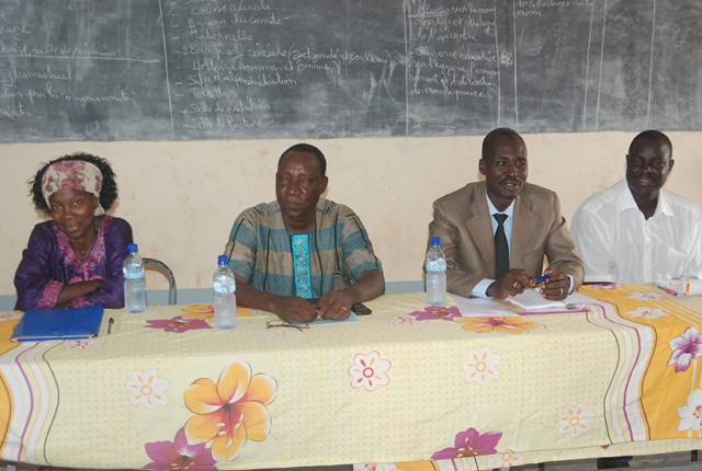 Le présidium lors de l'atelier-bilan de PAPA,AK