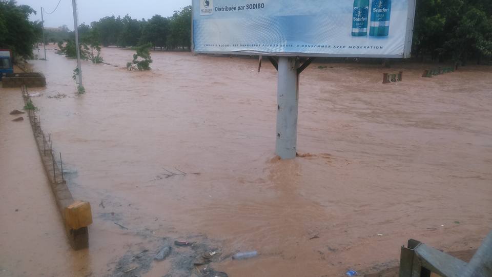 Le principal canal du Kadiogo a disparu sous les eaux ce 20 juillets 2016 - © Burkina24