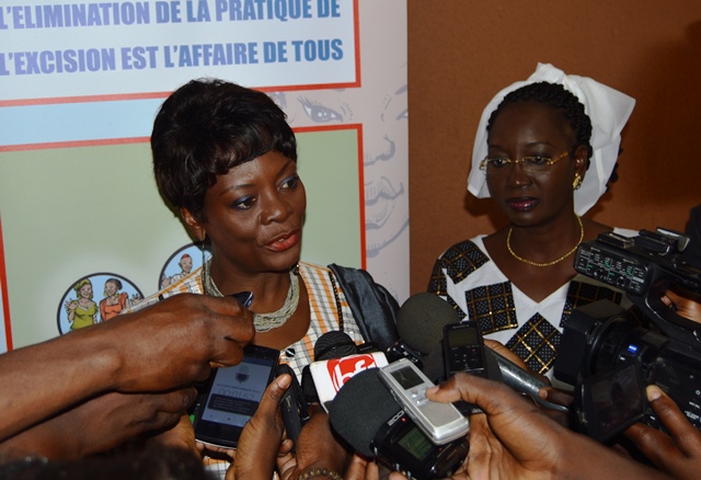 Sika kaboré, épouse du chef d'Etat et présidente d'honneur du conseil national de lutte contre la pratique de l'excision