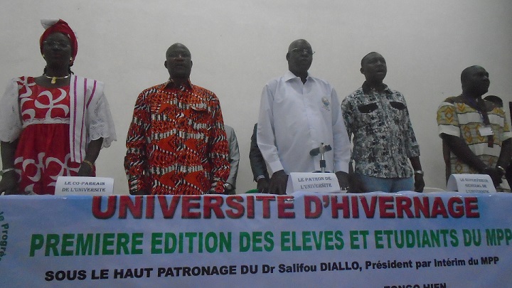 Les premiers responsables du parti lors de la formation