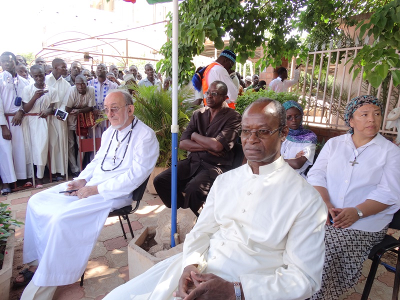 L'abbé Jacob Yoda (premier plan) a accompagné la délégation de l'église catholique © Burkina24