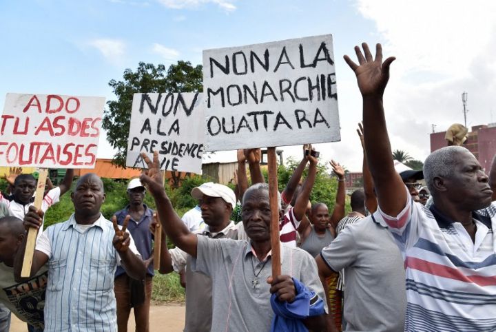 Des militants de l'opposition ivoirienne contre le nouveau referendum.