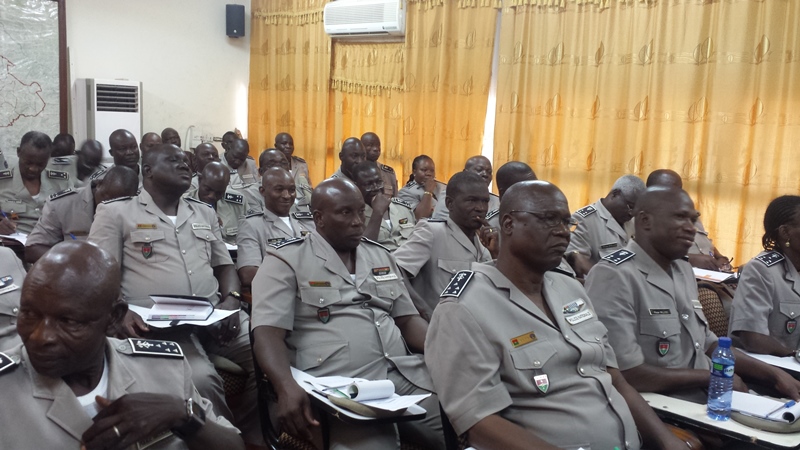 Des éléments de la hiérarchie lors de la rencontre avec le ministre de la sécurité.© Burkina24