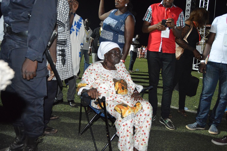 A 87 ans et logeant à Réo, Germaine Battiono a tenu à venir voir son idole - © Burkina24 