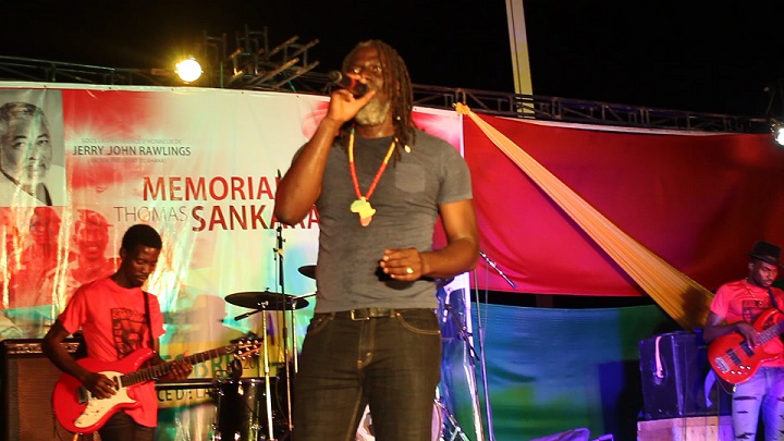 Tiken Jah a chanté pour les martyrs - © Burkina24