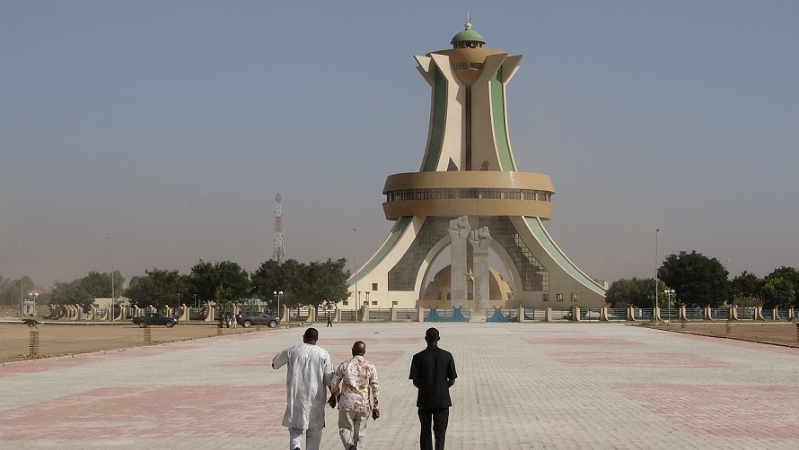 Simon Compaoré va inspecter les travaux sur le site du monument aux héros nationaux
