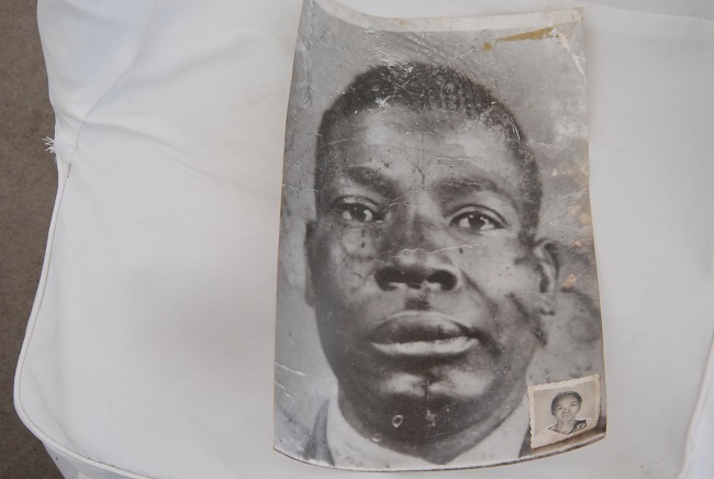 Après la guerre à Madagascar, Tind-bamba Ouédraogo avait la nationalité française mais Bernadette Ouédraogo explique que sa famille a perdu beaucoup de papiers importants