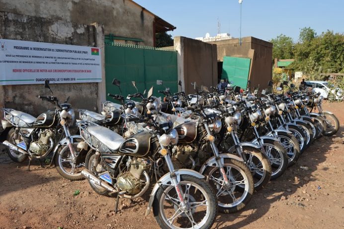 La remise de 89 motos au profit des chefs de circonscriptions d’éducation de base des régions