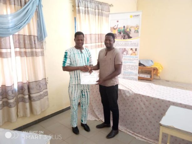 les participants, une vingtaine de journalistes venus des quatre coins du Burkina ont reçu des attestations.