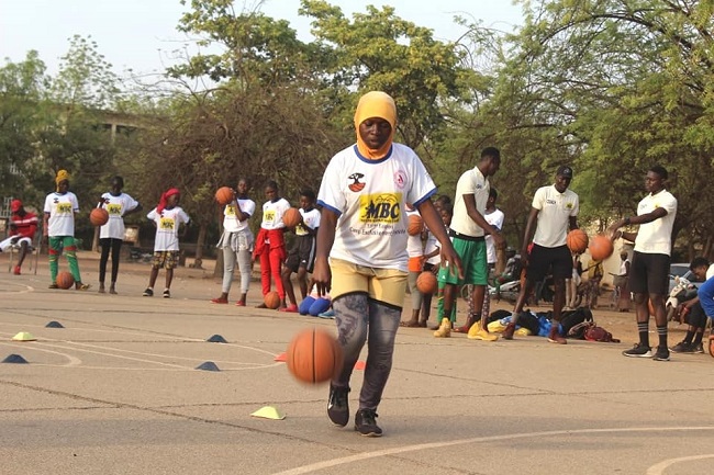 Burkina : Plus de 100 filles en stage d’initiation avec Astou Ndiaye - wiwsport Burkina : Plus de 100 filles en stage d’initiation avec Astou Ndiaye - wiwsport