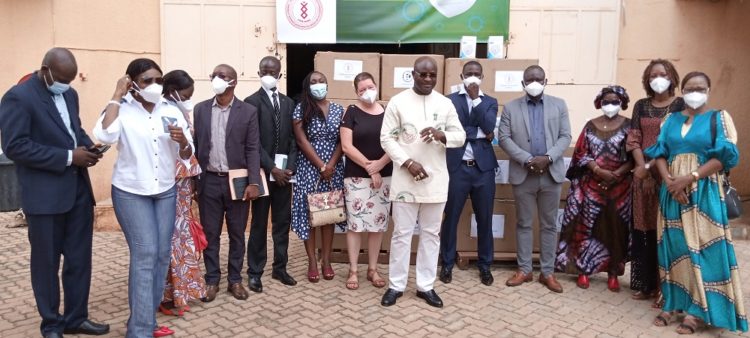 Cérémonie de remise de masques de 360 développement